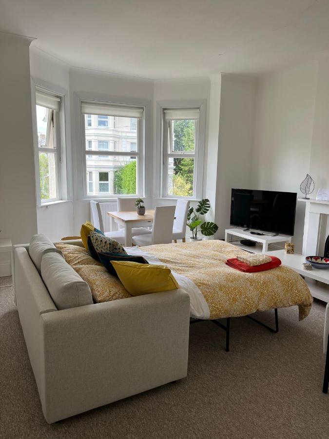 Tree Tops Apartment In Tunbridge Wells Bagian luar foto