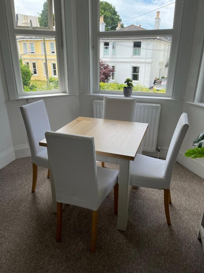 Tree Tops Apartment In Tunbridge Wells Bagian luar foto